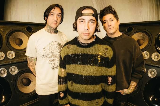 Pierce The Veil - I Can't Hear You World Tour