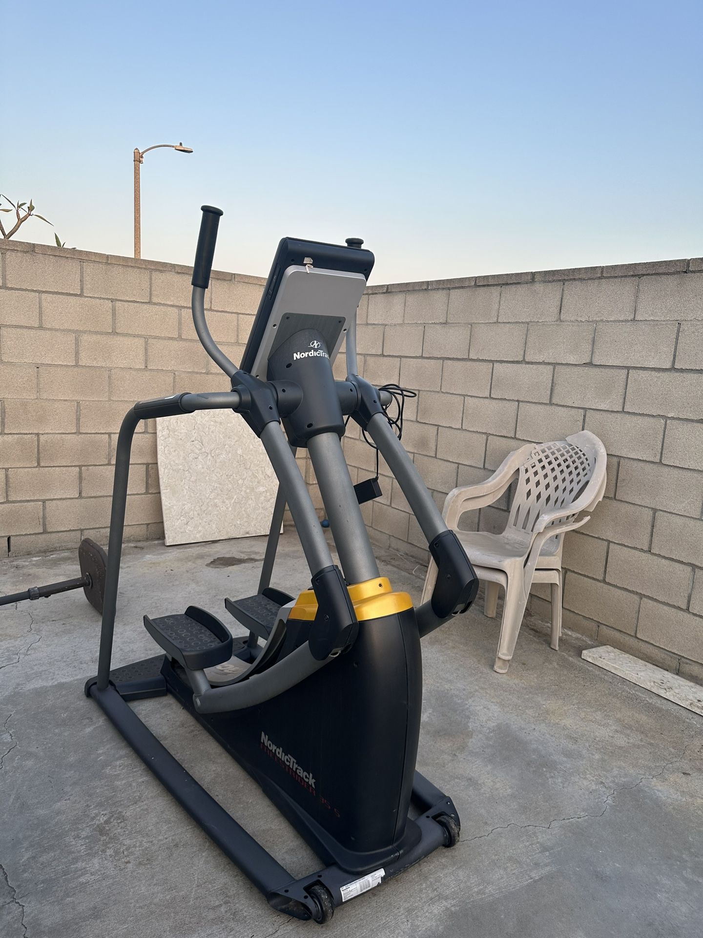 NordicTrack FreeStrider 35 S Elliptical