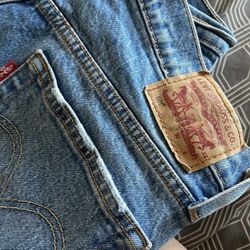 Women Levi’s Jeans 