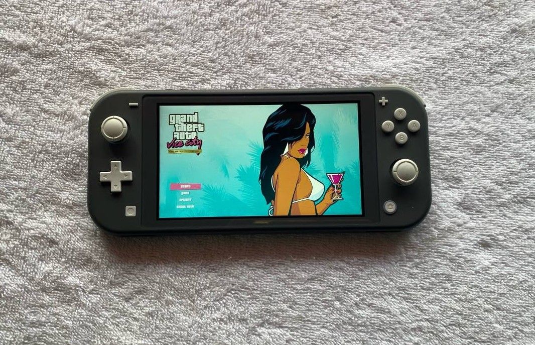 Nintendo Switch Lite Mod With 7500 Games