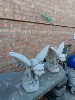 Vintage Heavy Duty Concrete Gargoyle Statue Garden Decor