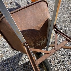 Single Wheel Wheelbarrow 