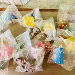 Disney Character Collectors / Dense Plastic : 