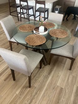 Thomasville Dining Chairs (4) like new condition