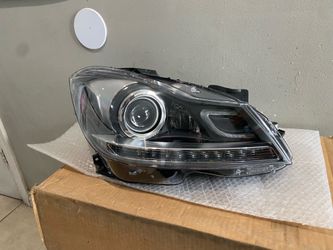 2012-2014 Mercedes Benz c class right headlight