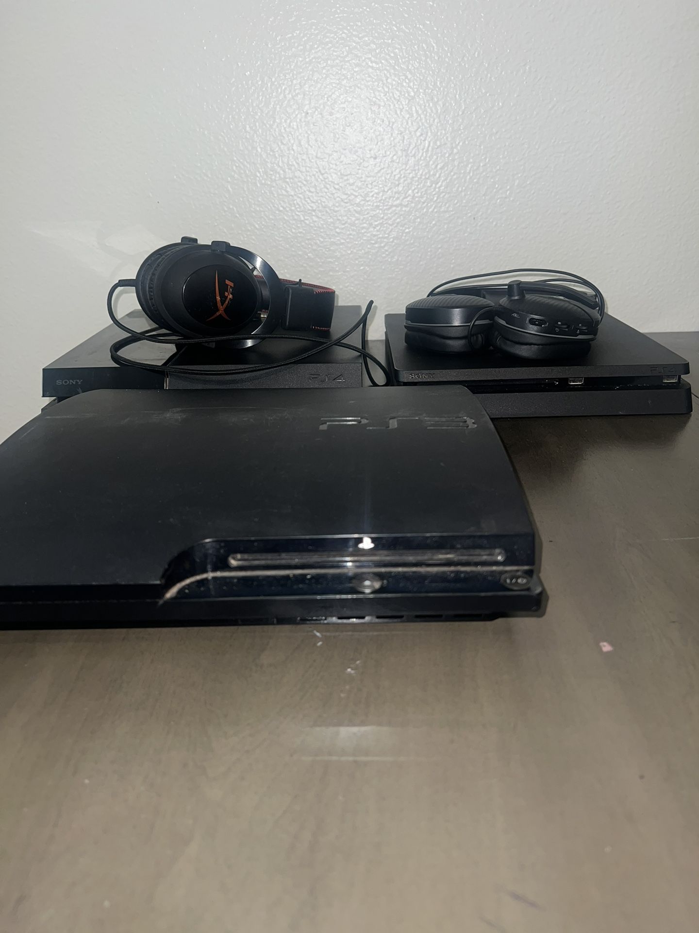 PlayStation 3 & 4 With Headphones