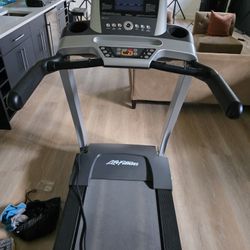 Life Fitness F3 Folding Treadmill