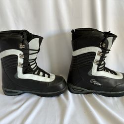 “MORROW” Women’s Snowboard Boots. Size 8. Black/ Gray. Pre Owned. Good Condition