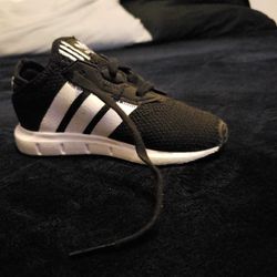 Boys Adidas Swift 