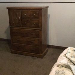 5 Drawer Hi-boy Dresser w/storage compartment
