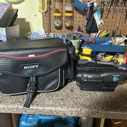 Sony Handycam video 8 Recorder CCD-TR380 With Bag, Charger, And Remote