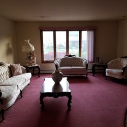 Living room Set With Tables An Lamp