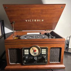 Victrola VICTROLA QUINCY 6-IN-1 NOSTALGIC RECORD PLAYER  