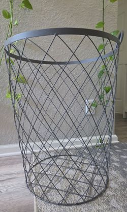 Rustic style wire basket
