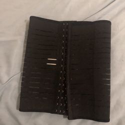 Adjustable black waist trainer with hook closures.size small. Never used