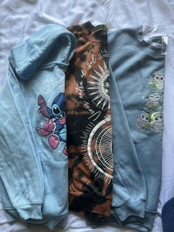 This light blue Disney "Merry Stitchmas" hoodie features Stitch wearing a pink scarf.( M )$20by All