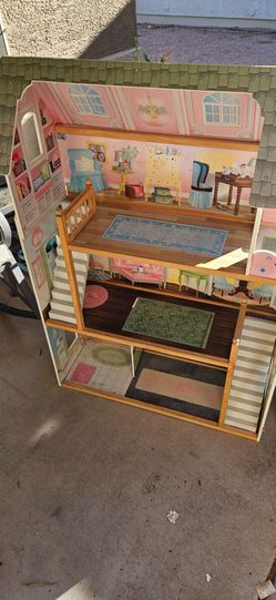 Large 3 story doll house