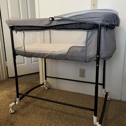 Multifunctional Bassinet with wheels