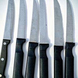 Knifes 6 piece like new