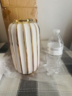 Ceramic Vase! Brand new! See all pics!
