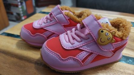 Kids tennis size 4