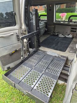hydraulic wheelchair van lift