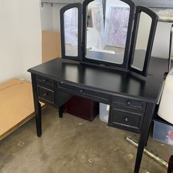 Make Up Vanity - Dresser 