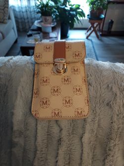 MIA FARROW  SHOULDER https://offerup.com/redirect/?o=UFVSU0UuTkVX GOOD CONDITION $ 25.00