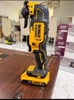 DEWALT ATOMIC 20V MAX Cordless Brushless Oscillating Multi Tool with a battery $100 NEW FIRM PRICE