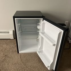Hisense Mini Fridge 