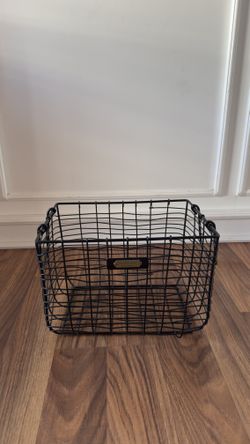 Magnolia Wire Basket (Medium Size)