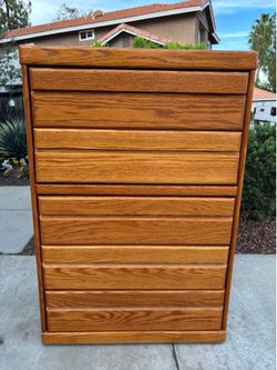 Solid Wood 5 Drawer Dresser Chest of Drawers Furniture Great Condition USA MADE
