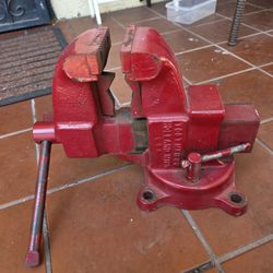 Yost 31c vice with pipe attachment.