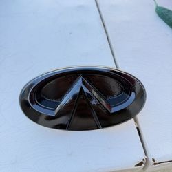 OEM Infiniti q50  front emblem
