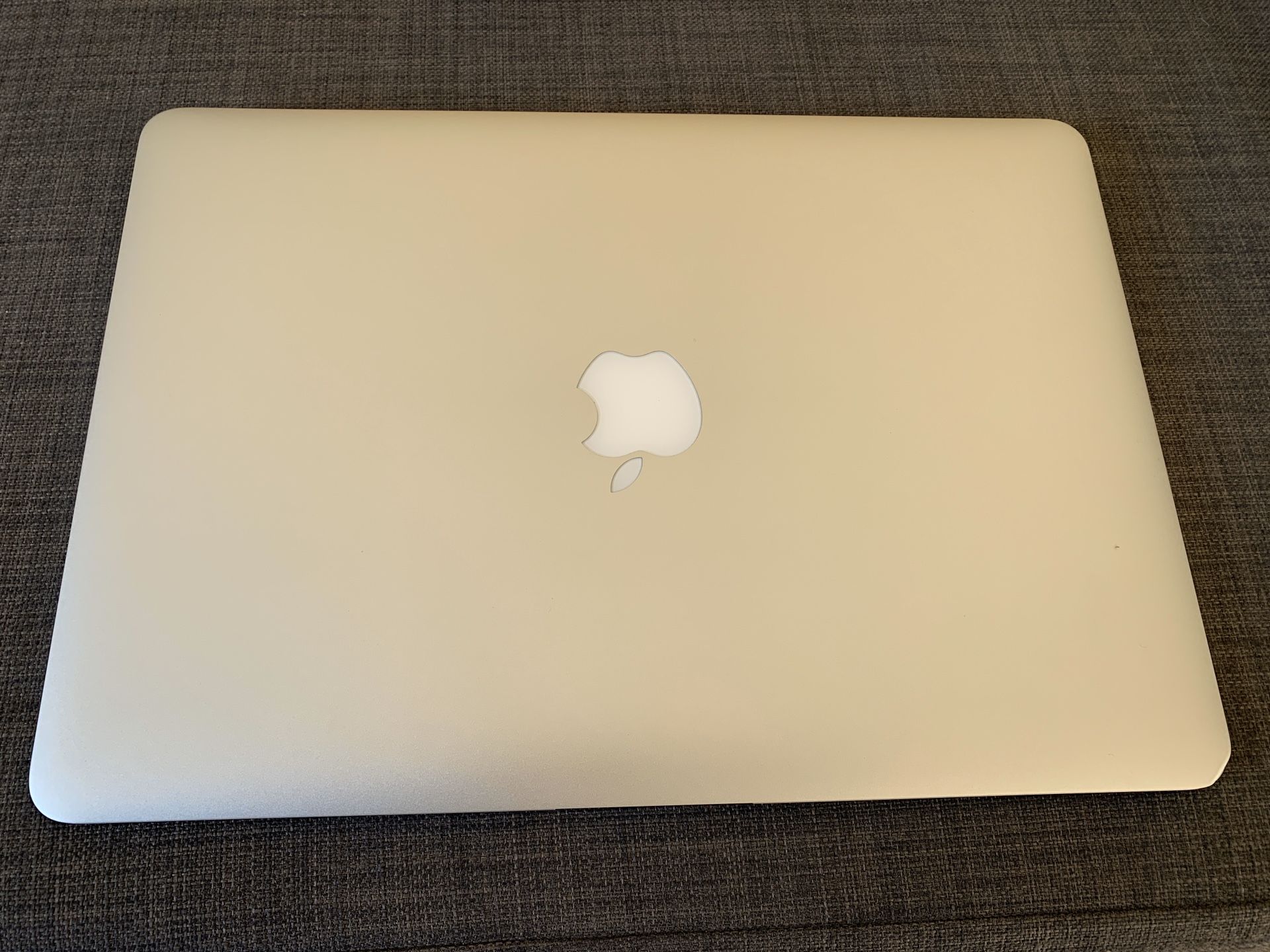 Apple MacBook Air 13inch- Early 2014, 256 GB SSD, 4 GB Ram, i5 core