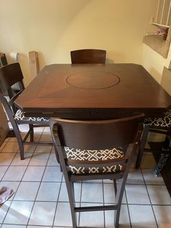 Dinnig table