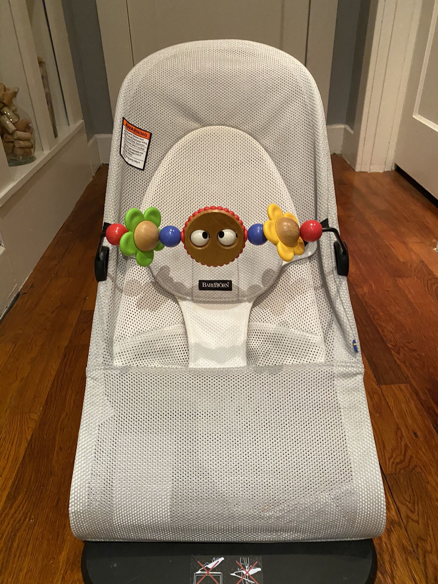 BABYBJÖRN® Bouncer Balance Soft in Silver/White Mesh with Google Eyes Toy Bar