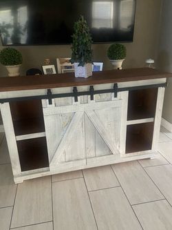 Rustic Farmhouse Sliding Barn Door Media Console