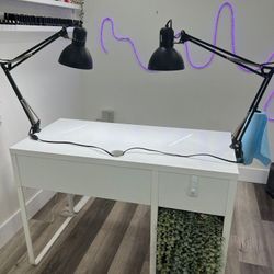 Mesa De Uñas.   