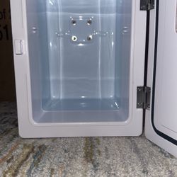 Mini Fridge (Frigidaire) Barely Used