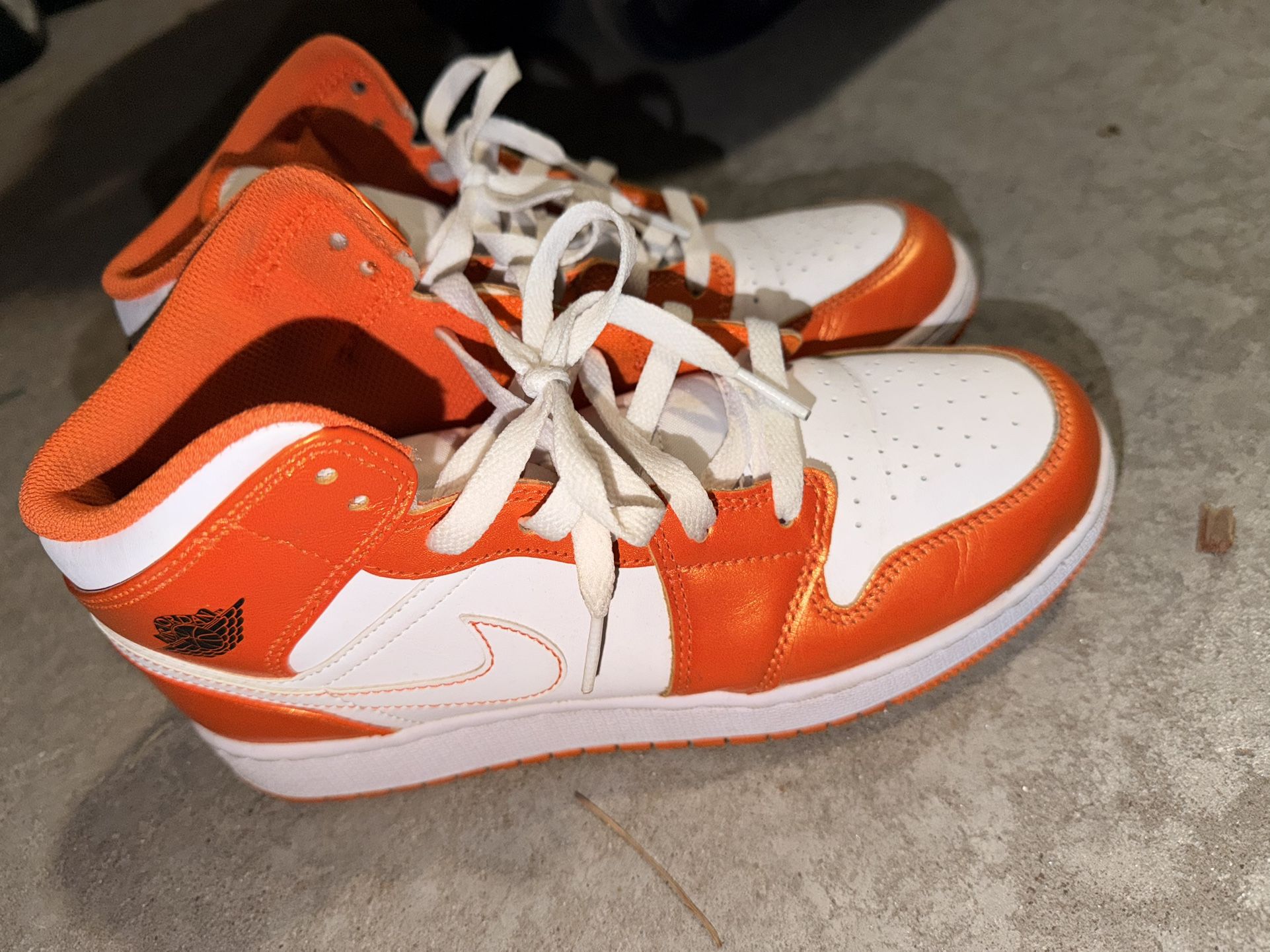 Air Jordan 1 Mid SE Electro Orange Metallic Black High OG Retro 7Y