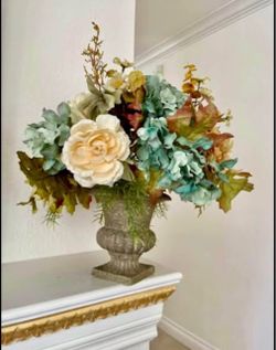 BEAUTIFUL FLOWER ARRANGEMENT