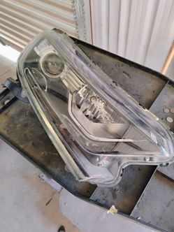 2018 Honda crv OEM rt front head light