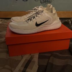 Size 11.5 Nike Free Rn 2018