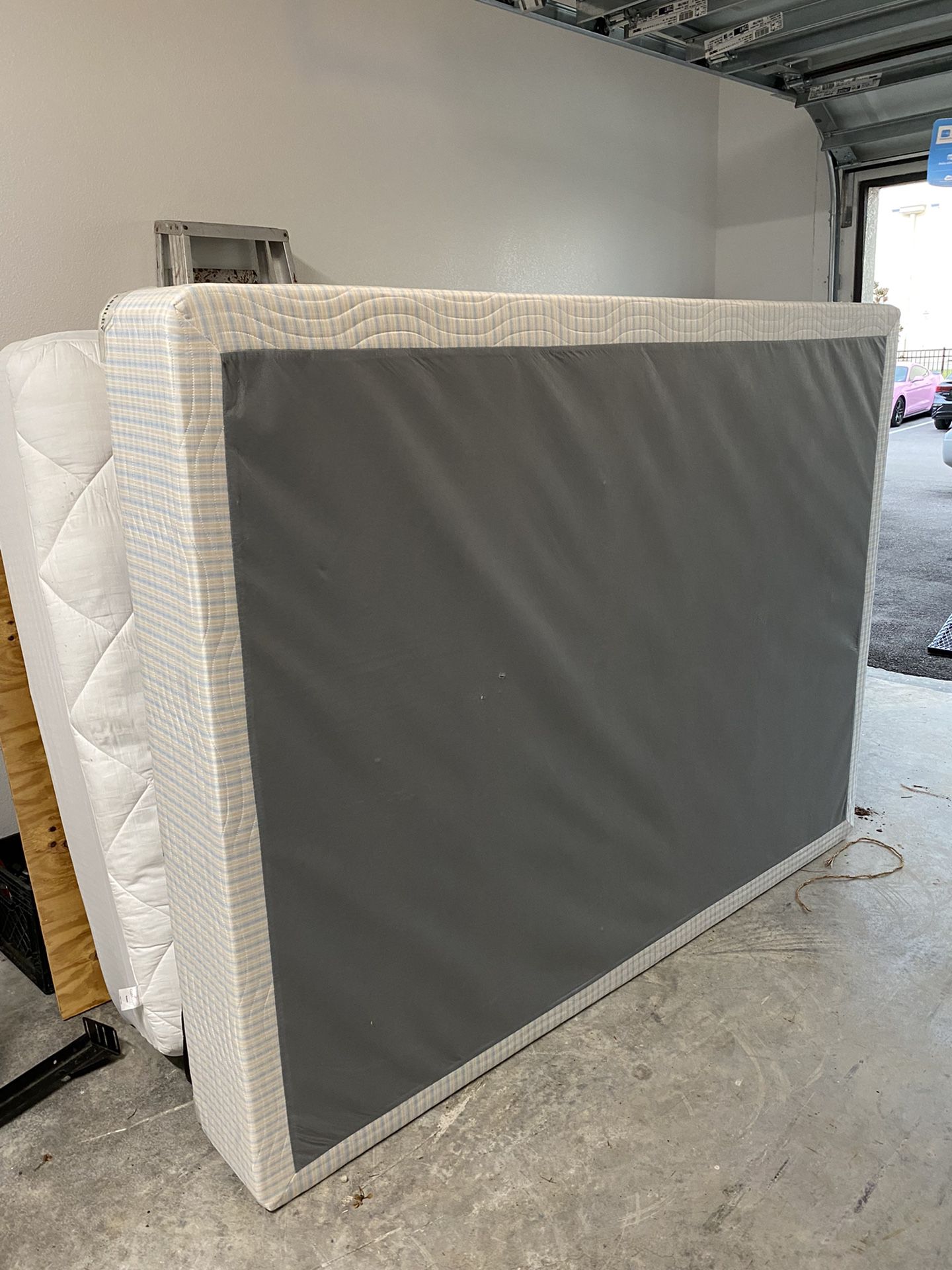 Bedframe, Box Spring & mattress Set 