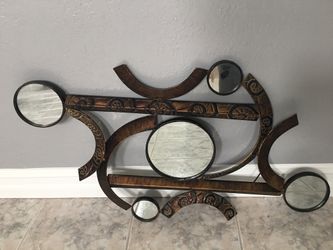 Wall mirror/ espejo