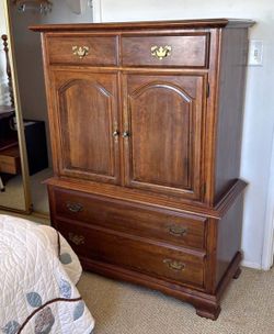 🌿 Vintage Wood Armoire / Wardrobe Cabinet – Solid & Beautiful 🌿