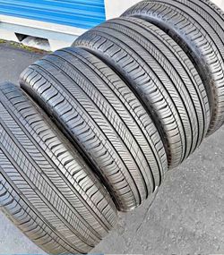 235/45=18 Michelin Selling a set of 4 tires in excellent condition 🫡