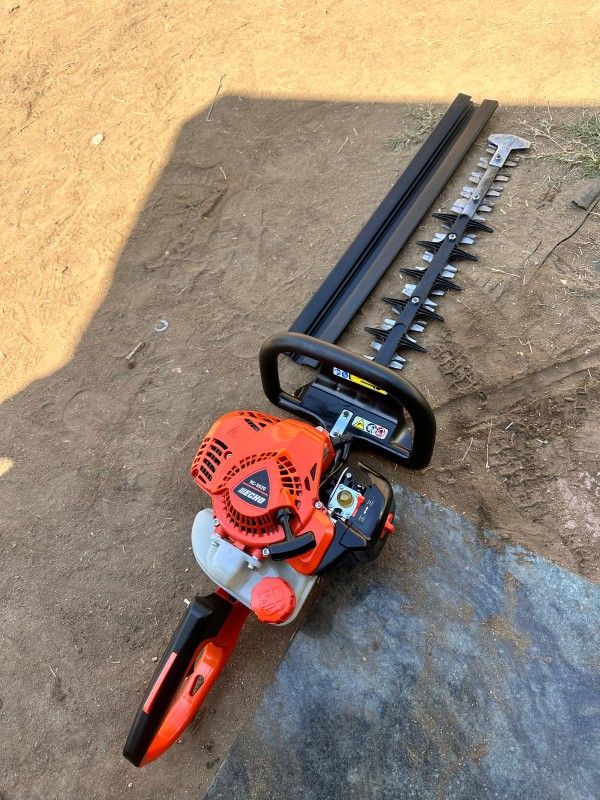 ECHO
20 in. 21.2 cc Gas 2-Stroke Hedge Trimmer