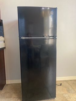 Refrigerator – 7.5 cubic feet